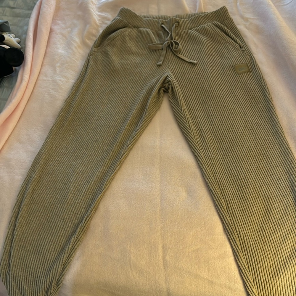 Alo muse sweatpants